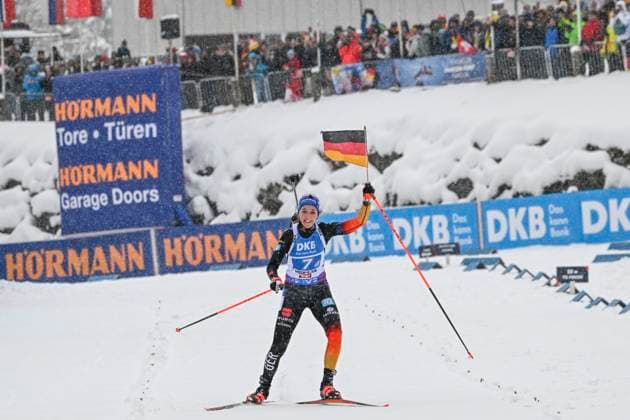 Bilder des Jahres 2024, Sport 12 Dezember Sport Themen der Woche KW50 Sport Bilder des Tages BIATHLON - Zieleinlauf von PREUSS Franziska (GER) bei der Staffel der Damen über 4x6 km während des BMW IBU World Cup Biathlon Hochfilzen am 15.12.2024, Österreich, Tirol Hochfilzen Biathlon Stadion Tirol Österreich *** BIATHLON Finish of PREUSS Franziska GER in the womens relay over 4x6 km during the BMW IBU World Cup Biathlon Hochfilzen on 15 12 2024, Austria, Tirol Hochfilzen Biathlon Stadium Tirol Austria