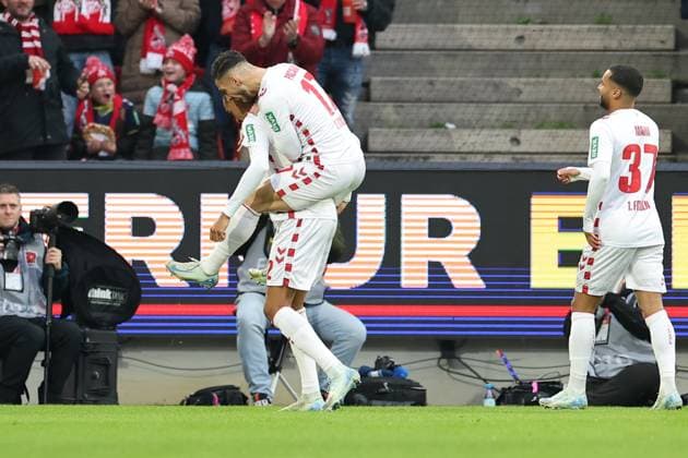 GER, 2.FBL, 1. FC Koeln vs. 1. FC Nuernberg 15.12.2024, Rheinenergie Stadion, Koeln, GER, 2.FBL, 1. FC Koeln vs. 1. FC Nuernberg, im Bild: 1:0 fuer Koeln durch Damion Downs (FC Koeln 42), Torjubel Jubel Jubellauf, Leart Paqarada (FC Koeln 17), Linton Maina (FC Koeln 37),