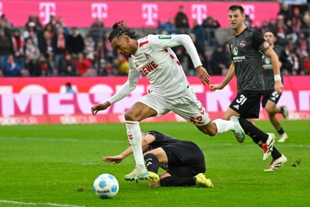 Koeln, Rheinenergiestadion, 15.12.24, GER, Herren, 2.Bundesliga, Saison 2024-2025, 1.FC Koeln - 1.FC Nuernberg Bild: v.li. im Zweikampf Damion DOWNS (Koeln) und Ondrej KARAFIAT (Nuernberg) DFL regulations prohibit any use of photographs as image sequences and or quasi-video. NRW Deutschland