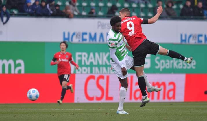 15.12.2024, xblx, Fussball 2.Bundesliga, Spvgg Greuther Fuerth - Hannover 96 emspor, v.l. Gideon Jung (SpVgg Greuther Fürth), Nicolo Tresoldi (Hannover 96) (DFL DFB REGULATIONS PROHIBIT ANY USE OF PHOTOGRAPHS as IMAGE SEQUENCES and or QUASI-VIDEO) Fuerth