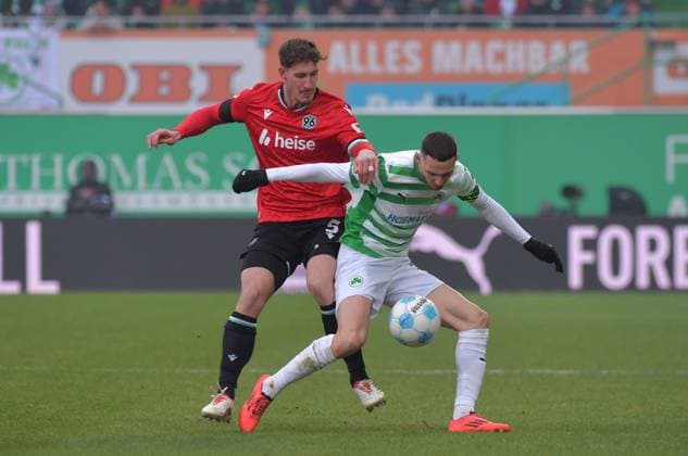 15.12.2024, xblx, Fussball 2.Bundesliga, Spvgg Greuther Fuerth - Hannover 96 emspor, v.l. Phil Neumann (Hannover 96), Branimir Hrgota (SpVgg Greuther Fürth) (DFL DFB REGULATIONS PROHIBIT ANY USE OF PHOTOGRAPHS as IMAGE SEQUENCES and or QUASI-VIDEO) Fuerth