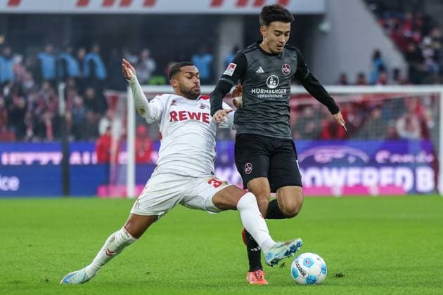Fußball 2. Bundesliga 16. Spieltag 1. FC Köln - 1. FC Nürnberg am 15.12.2024 im RheinEnergieStadion in Köln Linton Maina ( Köln ), links - Jens Castrop ( Nürnberg ), rechts DFL regulations prohibit any use of photographs as image sequences and or quasi-video.