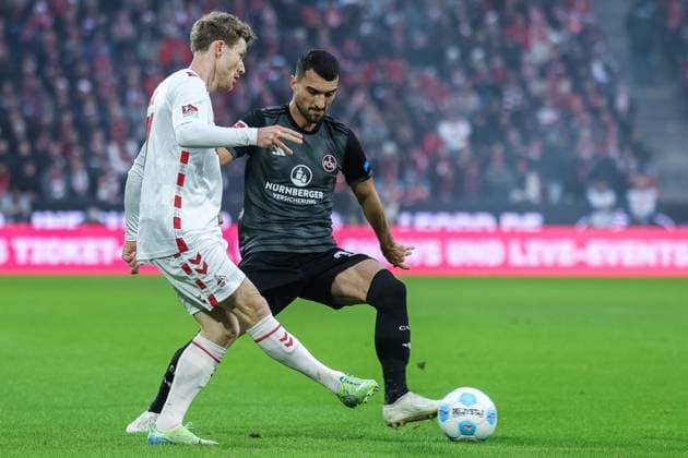 Fußball 2. Bundesliga 16. Spieltag 1. FC Köln - 1. FC Nürnberg am 15.12.2024 im RheinEnergieStadion in Köln Florian Kainz ( Köln ), links - Mahir Emreli ( Nürnberg ), rechts DFL regulations prohibit any use of photographs as image sequences and or quasi-video.