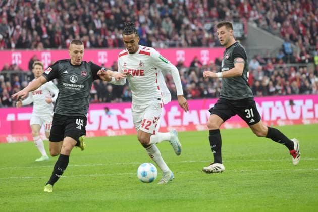 Damion Downs kurz vor dem Foul (Koeln 42), Strafstoss, GER, 1. FC Koeln vs. 1. FC Nuernberg , 2. Fussball-Bundesliga, 16. Spieltag, Saison 2024 2025, 15.12.2024, DFL REGULATIONS PROHIBIT ANY USE OF PHOTOGRAPHS AS IMAGE SEQUENCES AND OR QUASI-VIDEO, GER, 1. FC Koeln vs. 1. FC Nuernberg , 2. Fussball-Bundesliga, 16. Spieltag, Saison 2024 2025, 15.12.2024 Koeln