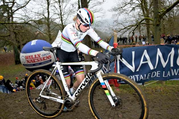 UCI Cyclocross World Cup series 2024-2025 in Namur NAMUR, BELGIUM - DECEMBER 15 : Van Empel Fem (NED) of Visma Lease A Bike during the 4th leg of the UCI Cyclocross World Cup series 2024-2025 in Namur, Belgium, 15 12 2024 Namur Belgium  Copyright: xSesx