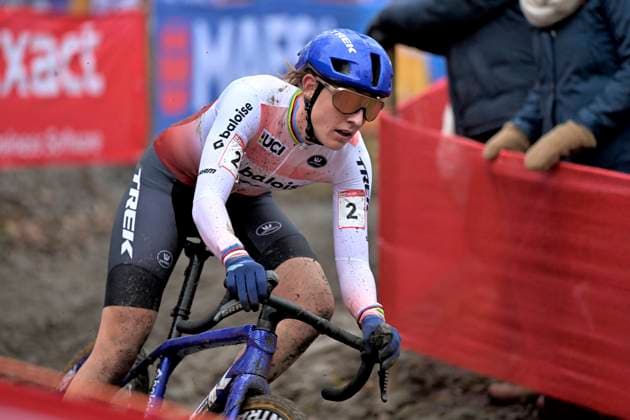 UCI Cyclocross World Cup series 2024-2025 in Namur NAMUR, BELGIUM - DECEMBER 15 : during the 4th leg of the UCI Cyclocross World Cup series 2024-2025 in Namur, Belgium, 15 12 2024 Namur Belgium  Copyright: xSesx