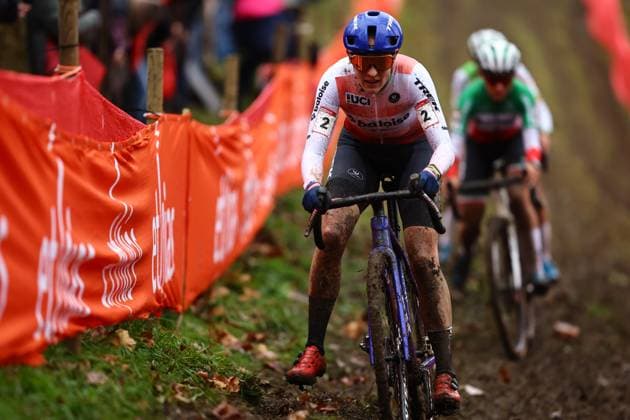 Dutch Lucinda Brand pictured in action during the women s elite race at the World Cup cyclocross cycling event in Namur, Belgium, stage 4 (out of 12) of the UCI World Cup cyclocross competition, Sunday 15 December 2024. DAVIDxPINTENS  x108334245x