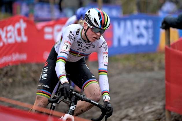 UCI Cyclocross World Cup series 2024-2025 in Namur NAMUR, BELGIUM - DECEMBER 15 : Van Empel Fem (NED) of Visma Lease A Bike during the 4th leg of the UCI Cyclocross World Cup series 2024-2025 in Namur, Belgium, 15 12 2024 Namur Belgium  Copyright: xSesx
