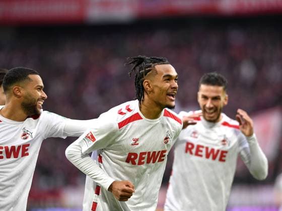 Damion Downs (1. FC Koeln) Torjubel, jubelt mit seiner Mannschaft nach dem Treffer zum 0:1 waehrend des Spiels der 2. Bundesliga zwischen dem 1. FC Köln und 1. FC Nürnberg im RheinEnergieStadion am 15. December 2024 in Köln, Deutschland. (Foto von Ralf Treese DeFodi Images) +++ Damion Downs (1. FC Koeln) celebrates after scoring his team™s first goal with teammates during the 2. Bundesliga match between 1. FC Köln and 1. FC Nürnberg at RheinEnergieStadion on December 15, 2024 in Cologne, Germany. (Photo by Ralf Treese DeFodi Images) DFB DFL REGULATIONS PROHIBIT ANY USE OF PHOTOGRAPHS AS IMAGE SEQUENCES AND OR QUASI-VIDEO. Defodi-521_KOEFCN20241215_013