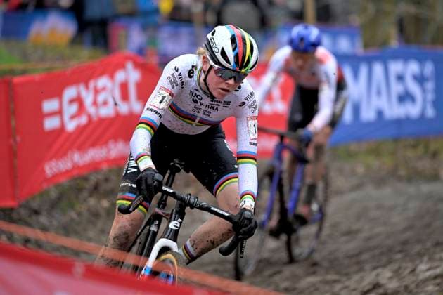UCI Cyclocross World Cup series 2024-2025 in Namur NAMUR, BELGIUM - DECEMBER 15 : Van Empel Fem (NED) of Visma Lease A Bike during the 4th leg of the UCI Cyclocross World Cup series 2024-2025 in Namur, Belgium, 15 12 2024 Namur Belgium  Copyright: xSesx