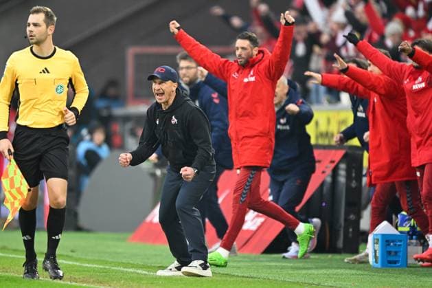 Koeln, Rheinenergiestadion, 15.12.24, GER, Herren, 2.Bundesliga, Saison 2024-2025, 1.FC Koeln - 1.FC Nuernberg Bild: Trainer Gerhard STRUBER (Koeln) jubelt nach dem Tor zum 3:0 durch Denis HUSEINBASIC (Koeln) DFL regulations prohibit any use of photographs as image sequences and or quasi-video. NRW Deutschland