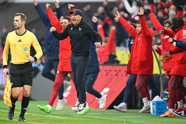 Koeln, Rheinenergiestadion, 15.12.24, GER, Herren, 2.Bundesliga, Saison 2024-2025, 1.FC Koeln - 1.FC Nuernberg Bild: Trainer Gerhard STRUBER (Koeln) jubelt nach dem Tor zum 3:0 durch Denis HUSEINBASIC (Koeln) DFL regulations prohibit any use of photographs as image sequences and or quasi-video. NRW Deutschland