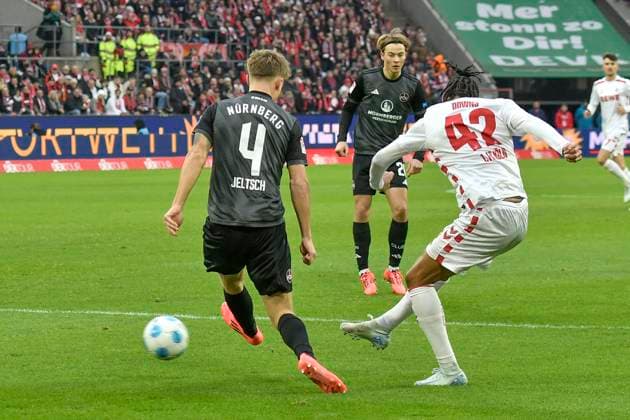 Damion Downs (Koeln 42) erzielt das Tor zum 1:0 15.12.2024 Fussball 1. FC Koeln vs 1. FC Nuernberg, Rheinenergiestadion, Koeln, DFB DFL REGULATIONS PROHIBIT ANY USE OF PHOTOGRAPHS AS IMAGE SEQUENCES AND OR QUASI-VIDEO NRW Germany