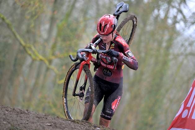 UCI Cyclocross World Cup series 2024-2025 in Namur NAMUR, BELGIUM - DECEMBER 15 : Bentveld Leonie (NED) of Pauwels Sauzen - Bingoal during the 4th leg of the UCI Cyclocross World Cup series 2024-2025 in Namur, Belgium, 15 12 2024 Namur Belgium  Copyright: xSesx