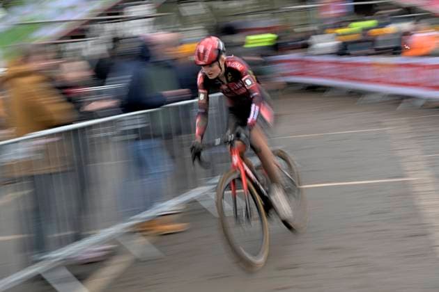 UCI Cyclocross World Cup series 2024-2025 in Namur NAMUR, BELGIUM - DECEMBER 15 : Bentveld Leonie (NED) of Pauwels Sauzen - Bingoal during the 4th leg of the UCI Cyclocross World Cup series 2024-2025 in Namur, Belgium, 15 12 2024 Namur Belgium  Copyright: xSesx