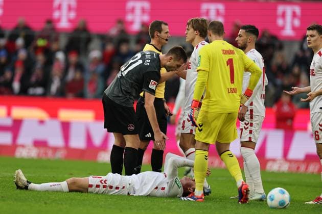 GER, 2.FBL, 1. FC Koeln vs. 1. FC Nuernberg 15.12.2024, Rheinenergie Stadion, Koeln, GER, 2.FBL, 1. FC Koeln vs. 1. FC Nuernberg, im Bild: Dominique Heintz (FC Koeln 3), Verletzung verletzt Schmerzen,