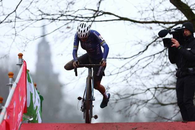Dutch Ceylin Del Carmen Alvarado pictured in action during the women s elite race at the World Cup cyclocross cycling event in Namur, Belgium, stage 4 (out of 12) of the UCI World Cup cyclocross competition, Sunday 15 December 2024. DAVIDxPINTENS  x108336604x