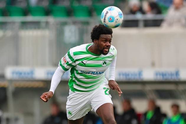 Gidoen Jung (SpVgg Greuther Fuerth) kontrolliert den Ball, 2. Bundesliga, SpVgg Greuther Fürth vs Hannover 96, Sportpark Ronhof Thomas Sommer am 15. December 2024 in Fürth, Deutschland. (Foto von Marco Steinbrenner DeFodi Images) Gidoen Jung (SpVgg Greuther Fuerth) controls the ball, 2. Bundesliga, SpVgg Greuther Fürth vs Hannover 96, Sportpark Ronhof Thomas Sommer, December 15, 2024 in Fürth, Germany. (Photo by Marco Steinbrenner DeFodi Images) DFB DFL REGULATIONS PROHIBIT ANY USE OF PHOTOGRAPHS AS IMAGE SEQUENCES AND OR QUASI-VIDEO. Defodi-700_fuerth_hannover_20241215_032