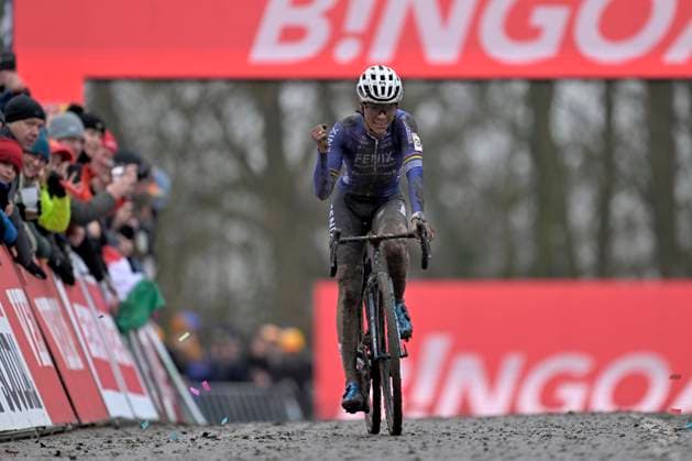 UCI Cyclocross World Cup series 2024-2025 in Namur NAMUR, BELGIUM - DECEMBER 15 : Alvarado Ceylin Del Carmen (NED) of Alpecin-Deceuninck wins during the 4th leg of the UCI Cyclocross World Cup series 2024-2025 in Namur, Belgium, 15 12 2024 Namur Belgium  Copyright: xSesx