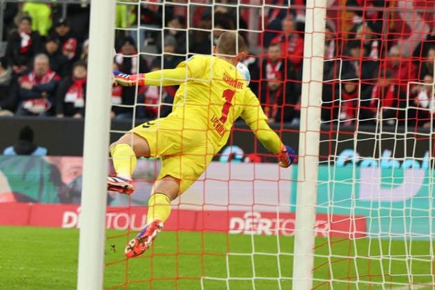 GER, 2.FBL, 1. FC Koeln vs. 1. FC Nuernberg 15.12.2024, Rheinenergie Stadion, Koeln, GER, 2.FBL, 1. FC Koeln vs. 1. FC Nuernberg, im Bild: Marvin Schwäbe Schwaebe Torwart (FC Koeln 1), haelt