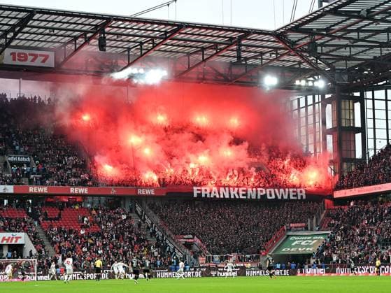 Fans 1. FC Nuernberg Fans mit Pyrotechnik waehrend des Spiels der 2. Bundesliga zwischen dem 1. FC Köln und 1. FC Nürnberg im RheinEnergieStadion am 15. December 2024 in Köln, Deutschland. (Foto von Ralf Treese DeFodi Images) +++ Fans 1. FC Nuernberg supporters use pyrotechnics during the 2. Bundesliga match between 1. FC Köln and 1. FC Nürnberg at RheinEnergieStadion on December 15, 2024 in Cologne, Germany. (Photo by Ralf Treese DeFodi Images) DFB DFL REGULATIONS PROHIBIT ANY USE OF PHOTOGRAPHS AS IMAGE SEQUENCES AND OR QUASI-VIDEO. Defodi-521_KOEFCN20241215_041