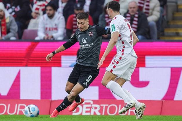 Fußball 2. Bundesliga 16. Spieltag 1. FC Köln - 1. FC Nürnberg am 15.12.2024 im RheinEnergieStadion in Köln Stefanos Tzimas ( Nürnberg ), links - Eric Martel ( Köln ), rechts DFL regulations prohibit any use of photographs as image sequences and or quasi-video.