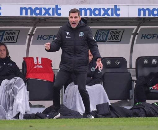 15.12.2024, xblx, Fussball 2.Bundesliga, Spvgg Greuther Fuerth - Hannover 96 emspor, v.l. Trainer Stefan Leitl (Coach Hannover 96) (DFL DFB REGULATIONS PROHIBIT ANY USE OF PHOTOGRAPHS as IMAGE SEQUENCES and or QUASI-VIDEO) Fuerth