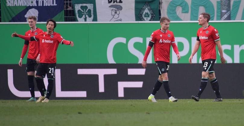 15.12.2024, xblx, Fussball 2.Bundesliga, Spvgg Greuther Fuerth - Hannover 96 emspor, v.l. hannover enttaeuscht, enttaeuscht schauend, dissapointed, Enttäuschung, Enttaeuschung nach dem tor (DFL DFB REGULATIONS PROHIBIT ANY USE OF PHOTOGRAPHS as IMAGE SEQUENCES and or QUASI-VIDEO) Fuerth