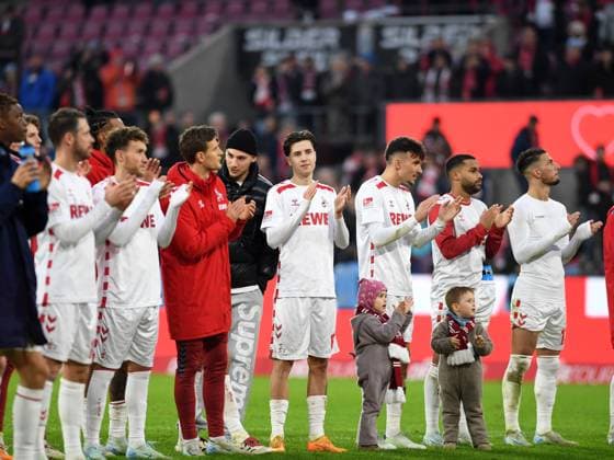 Spieler 1. FC Koeln gestikuliert, gestik waehrend des Spiels der 2. Bundesliga zwischen dem 1. FC Köln und 1. FC Nürnberg im RheinEnergieStadion am 15. December 2024 in Köln, Deutschland. (Foto von Ralf Treese DeFodi Images) +++ Spieler 1. FC Koeln gestures during the 2. Bundesliga match between 1. FC Köln and 1. FC Nürnberg at RheinEnergieStadion on December 15, 2024 in Cologne, Germany. (Photo by Ralf Treese DeFodi Images) DFB DFL REGULATIONS PROHIBIT ANY USE OF PHOTOGRAPHS AS IMAGE SEQUENCES AND OR QUASI-VIDEO. Defodi-521_KOEFCN20241215_052