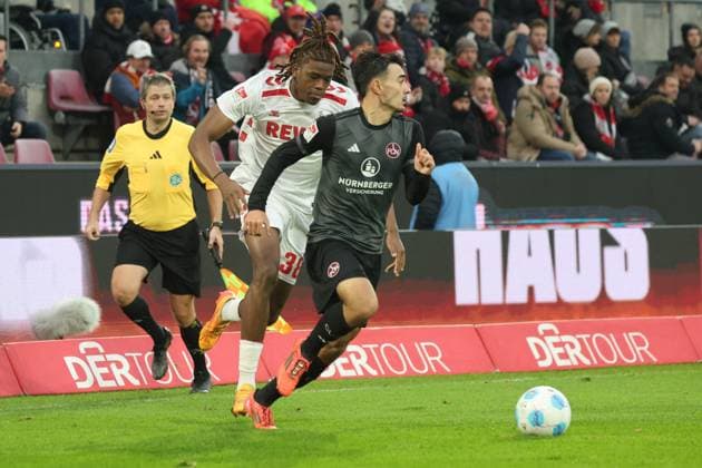 Jens Castrop (Nuernberg 17) und Elias Bakatukanda (Koeln 38), GER, 1. FC Koeln vs. 1. FC Nuernberg , 2. Fussball-Bundesliga, 16. Spieltag, Saison 2024 2025, 15.12.2024, DFL REGULATIONS PROHIBIT ANY USE OF PHOTOGRAPHS AS IMAGE SEQUENCES AND OR QUASI-VIDEO, GER, 1. FC Koeln vs. 1. FC Nuernberg , 2. Fussball-Bundesliga, 16. Spieltag, Saison 2024 2025, 15.12.2024 Koeln