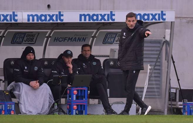 15.12.2024, xblx, Fussball 2.Bundesliga, Spvgg Greuther Fuerth - Hannover 96 emspor, v.l. Trainer Stefan Leitl (Coach Hannover 96) (DFL DFB REGULATIONS PROHIBIT ANY USE OF PHOTOGRAPHS as IMAGE SEQUENCES and or QUASI-VIDEO) Fuerth