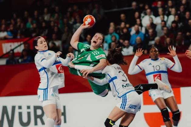 Bilder des Jahres 2024, Sport 12 Dezember Sport Themen der Woche KW50 Sport Bilder des Tages HANDBALL - EHF EURO 2024 VIENNA,AUSTRIA,15.DEC.24 - HANDBALL - EHF Women s European Championship, EM, Europameisterschaft 2024, third place match, France vs Hungary. Image shows Petra Vamos (HUN).  GEPAxpictures xAlexanderxSolc