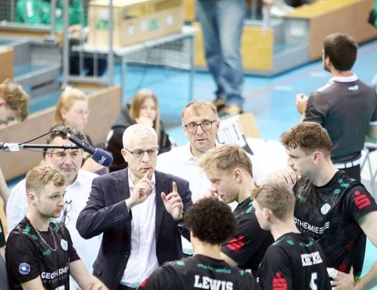 3. von links coach Mircea DUDAS (Haching), He-Volleyball, 1. Bundesliga, 2024 25, TSV Haching Muenchen vs VC Bitterfeld Wolfen, 15.12.24, Geothermie-Arena, Unterhaching Copyright: WolfgangxFehrmann