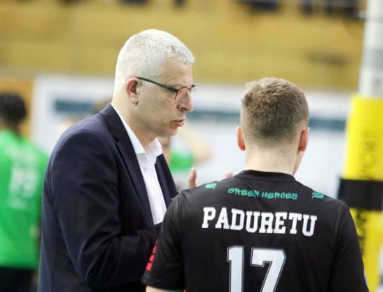 von links coach Mircea DUDAS (Haching),Eric PADURETU (Haching), He-Volleyball, 1. Bundesliga, 2024 25, TSV Haching Muenchen vs VC Bitterfeld Wolfen, 15.12.24, Geothermie-Arena, Unterhaching Copyright: WolfgangxFehrmann