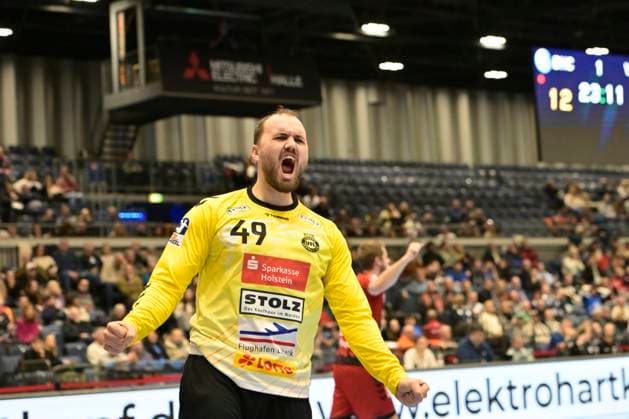 GER, 2.HBL, BHC06, BHC06 vs. VfL Lübeck-Schwartau 15.12.2024 Düsseldorf, Mitsubishi- Electric-Halle, GER, 2. HBL, BHC06 vs. VfL Lübeck-Schwartau 2.HBL regulations prohibit any use of photographs as image sequences and or quasi-video im Bild schreit Nils Conrad ( VFL Lübeck-Schwartau 49) seine Freude raus.