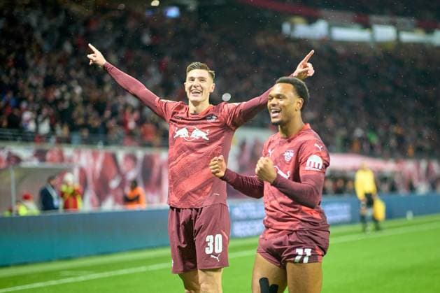 Sport Themen der Woche KW50 Sport Bilder des Tages 15.12.2024, Fußball, Männer, Bundesliga, 2024 2025, RB Leipzig - Eintracht Frankfurt Benjamin Sesko (30, RB Leipzig), Jubel nach Tor Leipzig Red Bull Arena Sachsen Deutschland *** 15 12 2024, Football, Men, Bundesliga, 2024 2025, RB Leipzig Eintracht Frankfurt Benjamin Sesko 30, RB Leipzig , Cheering after goal Leipzig Red Bull Arena Saxony Germany
