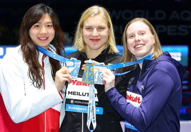Sport Themen der Woche KW50 Sport Bilder des Tages SWIMMING - World Aquatics Championships 25m BUDAPEST,HUNGARY,15.DEC.24 - SWIMMING - World Aquatics Championships, short course, 50m breaststroke, women. Image shows Qianting Tang (CHN), Ruta Meilutyte (LTU) and Lilly King (USA).  GEPAxpictures xThomasxBachun