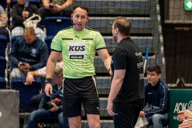 15.12.2024, xkkux, Handball, 2. HBL, Bergischer HC - VfL Lübeck-Schwartau, Mitsubishi Electric HALLE Düsseldorf, Saison 2024 2025: Schiedsrichter NRW Deutschland