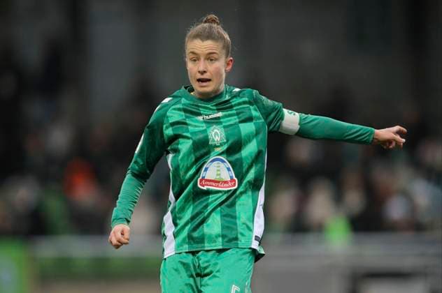 Foto : Michelle Ulbrich ( grün, Werder ) Fussball 1. Bundesliga der Frauen am Sa. 14.12.2024 Werder Bremen - VfL Wolfsburg 1 - 3