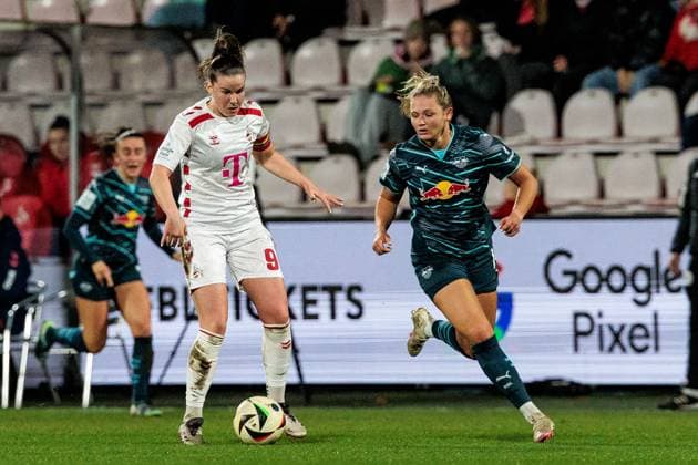 Google Pixel Frauen-Bundesliga: 1. FC Köln - RB Leipzig; 16.12.2024 Zweikampf Adriana Achcinska (1. FC Köln, 9), Marleen Schimmer (RB Leipzig, 14) Google Pixel Frauen-Bundesliga: 1. FC Köln - RB Leipzig, Köln, Franz-Kremer-Stadion am 16.12.2024 DFB REGULATIONS PROHIBIT ANY USE OF PHOTOGRAPHS AS IMAGE SEQUENCES AND OR QUASI-VIDEO. Copyright: xBEAUTIFULxSPORTS Wunderlx