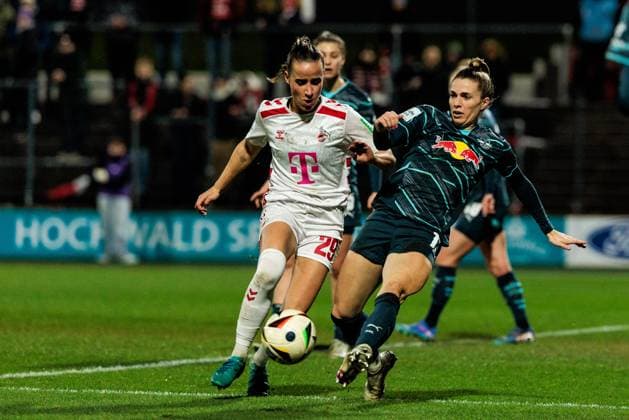 Google Pixel Frauen-Bundesliga: 1. FC Köln - RB Leipzig; 16.12.2024 Zweikampf Vanessa Leimenstoll (1. FC Köln, 29), Sandra Starke (RB Leipzig, 13) Google Pixel Frauen-Bundesliga: 1. FC Köln - RB Leipzig, Köln, Franz-Kremer-Stadion am 16.12.2024 DFB REGULATIONS PROHIBIT ANY USE OF PHOTOGRAPHS AS IMAGE SEQUENCES AND OR QUASI-VIDEO. Copyright: xBEAUTIFULxSPORTS Wunderlx