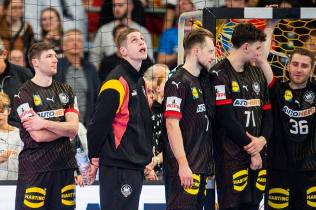 07.11.2024 - Handball, Herren-Länderspiel, EM-Qualifikation in Mannheim, Deutschland - Schweiz: (L-R) Lukas Zerbe (Deutschland), Joel Birlehm (Deutschland), Luca Witzke (Deutschland), Marko Grgic (Deutschland), Lukas Mertens (Deutschland) Mannheim Baden-Württemberg Deutschland SAP Arena