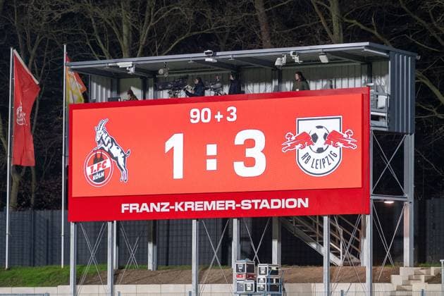 Sport Bilder des Tages 16.12.2024, Fussball: Google Pixel Frauen-Bundesliga, Saison 2024 2025, 12. Spieltag, 1. FC Koeln - RB Leipzig im Franz-Kremer-Stadion in Köln. Die Koelner Frauen verlieren ihr letztes Heimspiel in diesem Jahr mit 1:3 gegen RB Leipzig. Wichtiger Hinweis: Gemaess den Vorgaben der DFL Deutsche Fussball Liga bzw. des DFB Deutscher Fussball-Bund ist es untersagt, in dem Stadion und oder vom Spiel angefertigte Fotoaufnahmen in Form von Sequenzbildern und oder videoaehnlichen Fotostrecken zu verwerten bzw. verwerten zu lassen. Foto: Kirchner-Media TH Copyright: xKirchner-Media THx