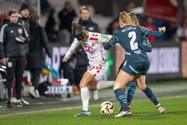 16.12.2024, Fussball: Google Pixel Frauen-Bundesliga, Saison 2024 2025, 12. Spieltag, 1. FC Koeln - RB Leipzig im Franz-Kremer-Stadion in Köln. Zweikampf zwischen 17kf, Frederike Kempe (RB Leipzig, 02) und Lou Ann Joly (RB Leipzig, 06). Wichtiger Hinweis: Gemaess den Vorgaben der DFL Deutsche Fussball Liga bzw. des DFB Deutscher Fussball-Bund ist es untersagt, in dem Stadion und oder vom Spiel angefertigte Fotoaufnahmen in Form von Sequenzbildern und oder videoaehnlichen Fotostrecken zu verwerten bzw. verwerten zu lassen. Foto: Kirchner-Media TH Copyright: xKirchner-Media THx