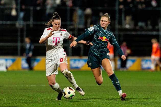 Google Pixel Frauen-Bundesliga: 1. FC Köln - RB Leipzig; 16.12.2024 Zweikampf Adriana Achcinska (1. FC Köln, 9), Marleen Schimmer (RB Leipzig, 14) Google Pixel Frauen-Bundesliga: 1. FC Köln - RB Leipzig, Köln, Franz-Kremer-Stadion am 16.12.2024 DFB REGULATIONS PROHIBIT ANY USE OF PHOTOGRAPHS AS IMAGE SEQUENCES AND OR QUASI-VIDEO. Copyright: xBEAUTIFULxSPORTS Wunderlx