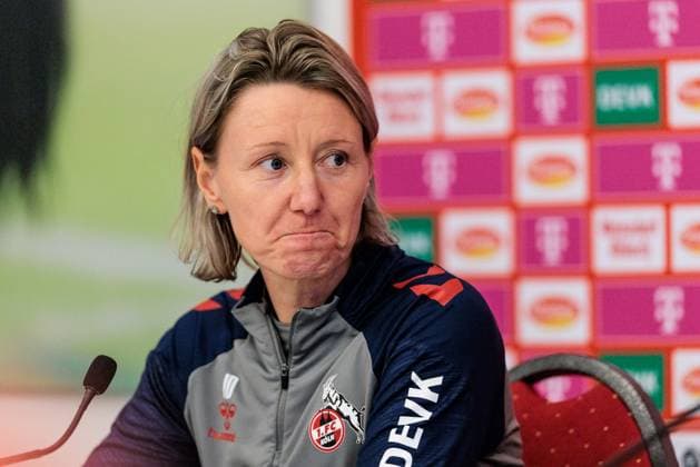 Google Pixel Frauen-Bundesliga: 1. FC Köln - RB Leipzig; 16.12.2024 Jaqueline Dünker (Interims-Trainerin 1. FC Köln) während der Pressekonferenz Google Pixel Frauen-Bundesliga: 1. FC Köln - RB Leipzig, Köln, Franz-Kremer-Stadion am 16.12.2024 DFB REGULATIONS PROHIBIT ANY USE OF PHOTOGRAPHS AS IMAGE SEQUENCES AND OR QUASI-VIDEO. Copyright: xBEAUTIFULxSPORTS Wunderlx