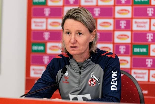 Google Pixel Frauen-Bundesliga: 1. FC Köln - RB Leipzig; 16.12.2024 Jaqueline Dünker (Interims-Trainerin 1. FC Köln) während der Pressekonferenz Google Pixel Frauen-Bundesliga: 1. FC Köln - RB Leipzig, Köln, Franz-Kremer-Stadion am 16.12.2024 DFB REGULATIONS PROHIBIT ANY USE OF PHOTOGRAPHS AS IMAGE SEQUENCES AND OR QUASI-VIDEO. Copyright: xBEAUTIFULxSPORTS Wunderlx