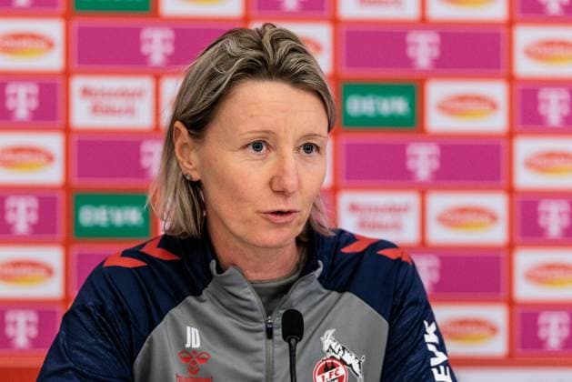 Google Pixel Frauen-Bundesliga: 1. FC Köln - RB Leipzig; 16.12.2024 Jaqueline Dünker (Interims-Trainerin 1. FC Köln) während der Pressekonferenz Google Pixel Frauen-Bundesliga: 1. FC Köln - RB Leipzig, Köln, Franz-Kremer-Stadion am 16.12.2024 DFB REGULATIONS PROHIBIT ANY USE OF PHOTOGRAPHS AS IMAGE SEQUENCES AND OR QUASI-VIDEO. Copyright: xBEAUTIFULxSPORTS Wunderlx
