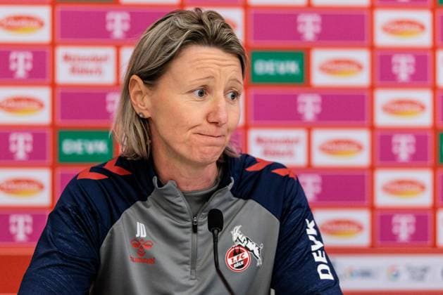 Google Pixel Frauen-Bundesliga: 1. FC Köln - RB Leipzig; 16.12.2024 Jaqueline Dünker (Interims-Trainerin 1. FC Köln) während der Pressekonferenz Google Pixel Frauen-Bundesliga: 1. FC Köln - RB Leipzig, Köln, Franz-Kremer-Stadion am 16.12.2024 DFB REGULATIONS PROHIBIT ANY USE OF PHOTOGRAPHS AS IMAGE SEQUENCES AND OR QUASI-VIDEO. Copyright: xBEAUTIFULxSPORTS Wunderlx