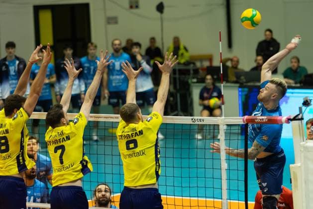 Ivan Zaytsev (Mint Vero Volley Monza) during round 4 of Champions League Men between Mint VeroVolley Monza and Fenerbahce Istanbul at Opiquad Arena, Monza, Italy on December 17, 2024 during Vero Volley Monza vs Fenerbahce Medicano Istanbul, CEV Champions League volleyball match in Monza, Italy, December 17 2024  Copyright: xValerioxOrigo IPAxSportx xipa-agency.netx xx IPA_52473540 IPA_Agency_IPA52473540